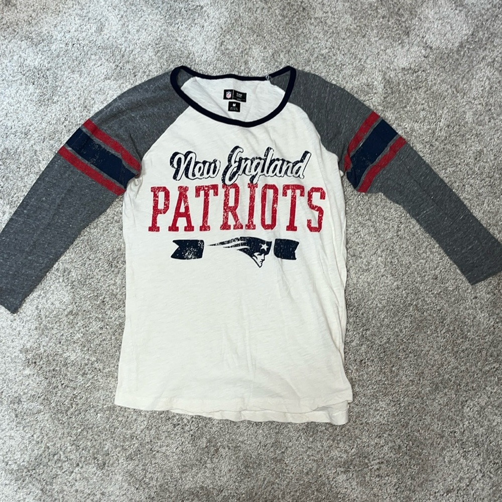 Medium New England Patriots 3/4 sleeve shirt